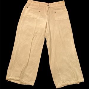 White capri trousers / slacks 👻